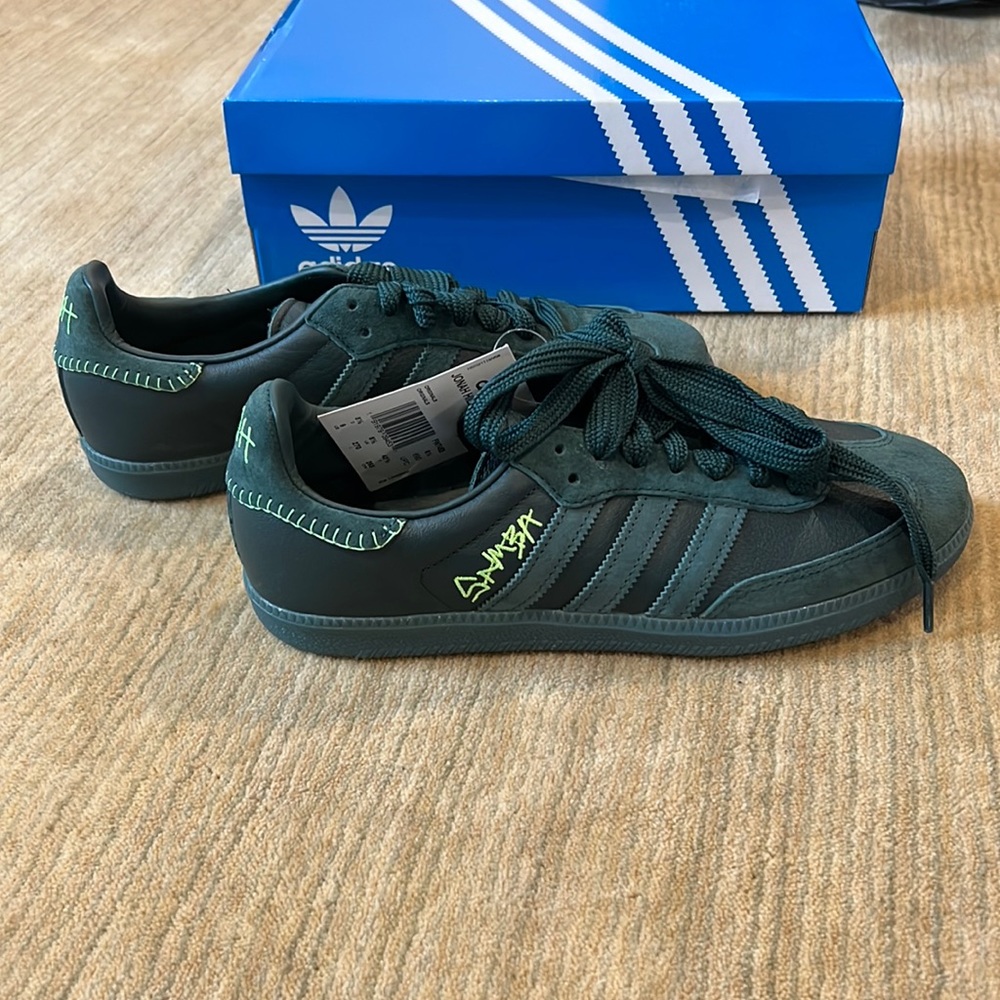 Brand NWT adidas Jonah hill green suede Samba sneakers. Unisex. Size 9 mens